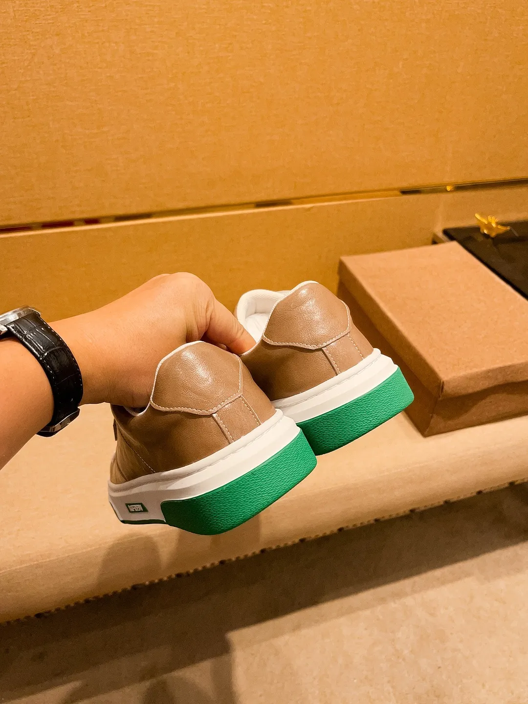 Men's shoes💰 420💰[BV]🔥 High-end men's shoes brand official website 1:1 latest masterpiece: the upper is made of Italian imported first-layer cowhide with a comfortable and breathable lining➕original non-slip and wear-resistant outsole🔥, making walking more convenient and comfortable! An exclusive new model, a stunning work, a beautiful 1:1 replica [color] compared to the official quality! Create a fashionable personality to set off your uniqueness! A must-have for trendy men! Classic 🔥Size: 38-44 Color: 🔥 Colors available🔥.